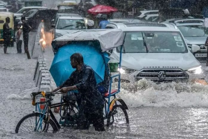 Cyclone will come with a speed of 135 km, heavy rain is expected in some districts including Kolkata